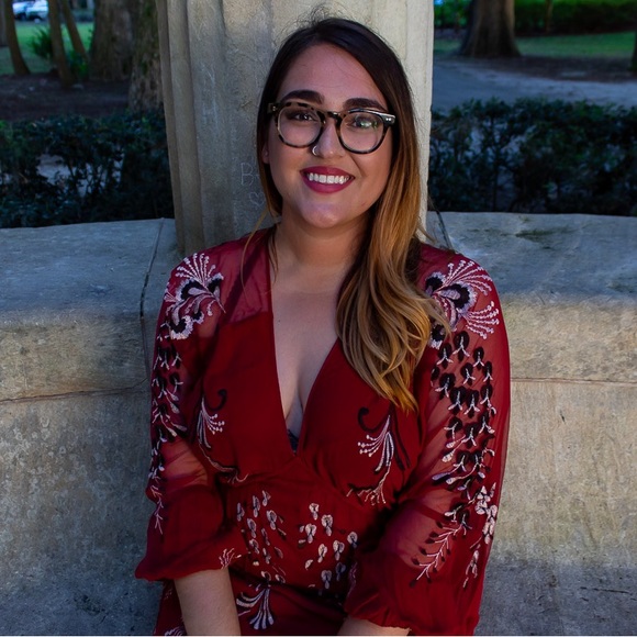 Meet your Posher, Taylor - Picture 3 of 4